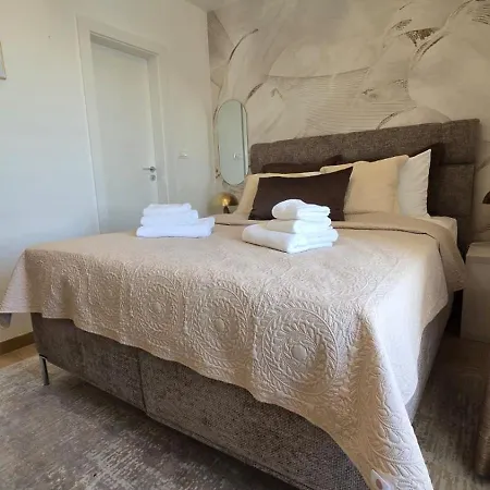 Skynight Bed & Breakfast Split